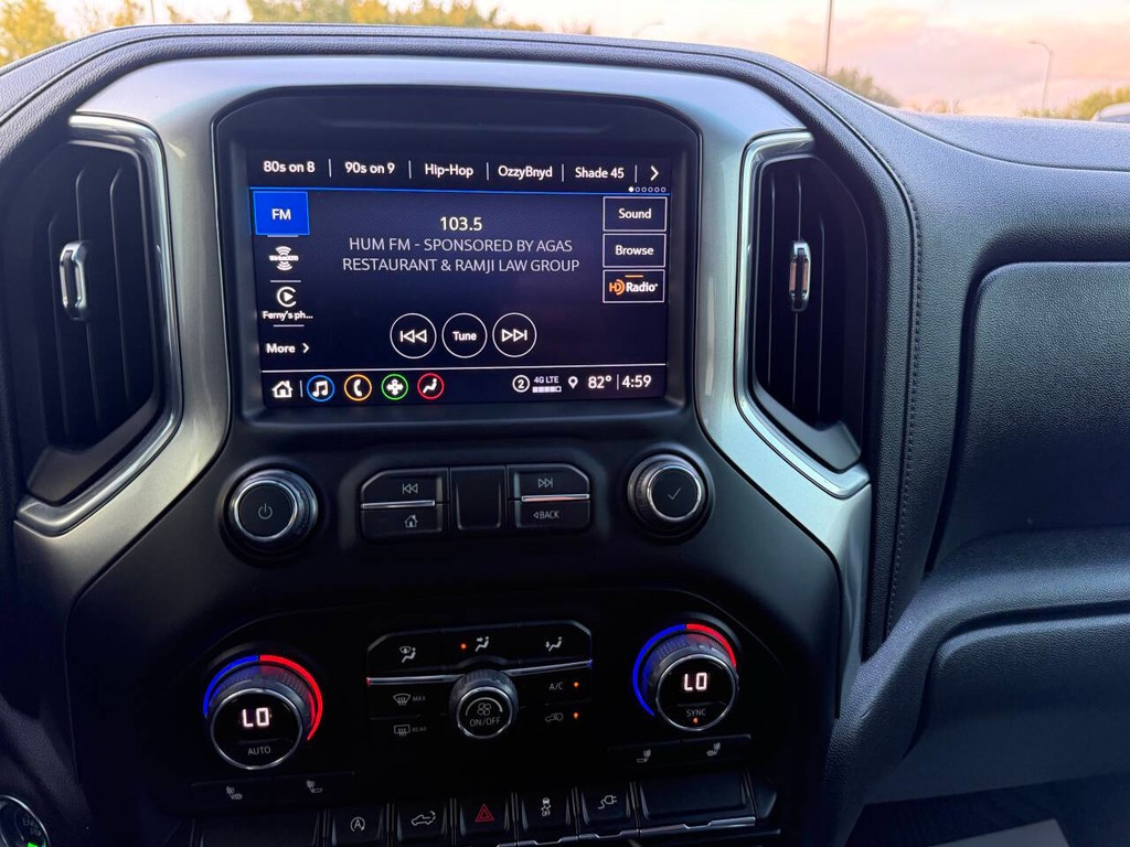 Chevrolet Silverado 1500 Vehicle Full-screen Gallery Image 27