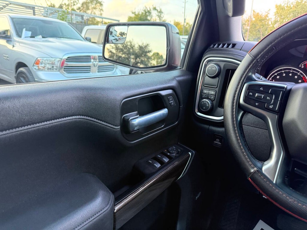 Chevrolet Silverado 1500 Vehicle Full-screen Gallery Image 30