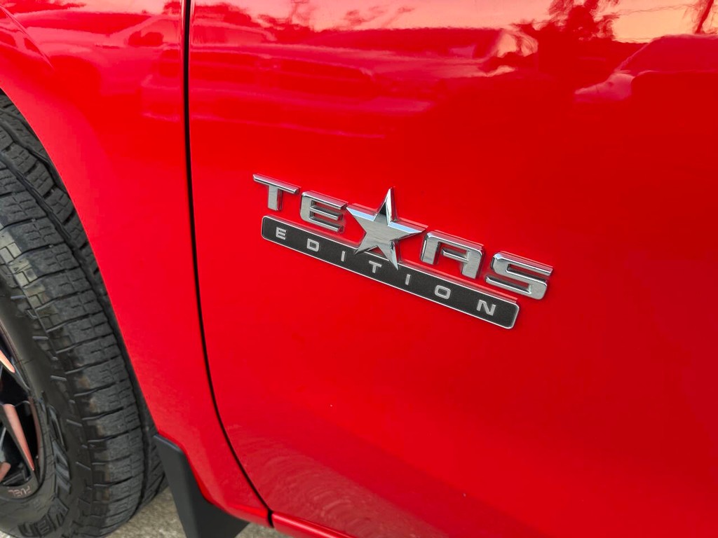 Chevrolet Silverado 1500 Vehicle Full-screen Gallery Image 31