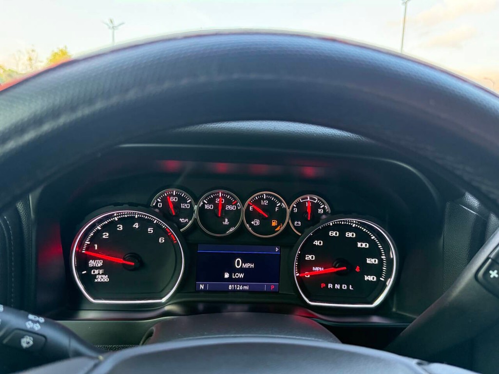 Chevrolet Silverado 1500 Vehicle Full-screen Gallery Image 32