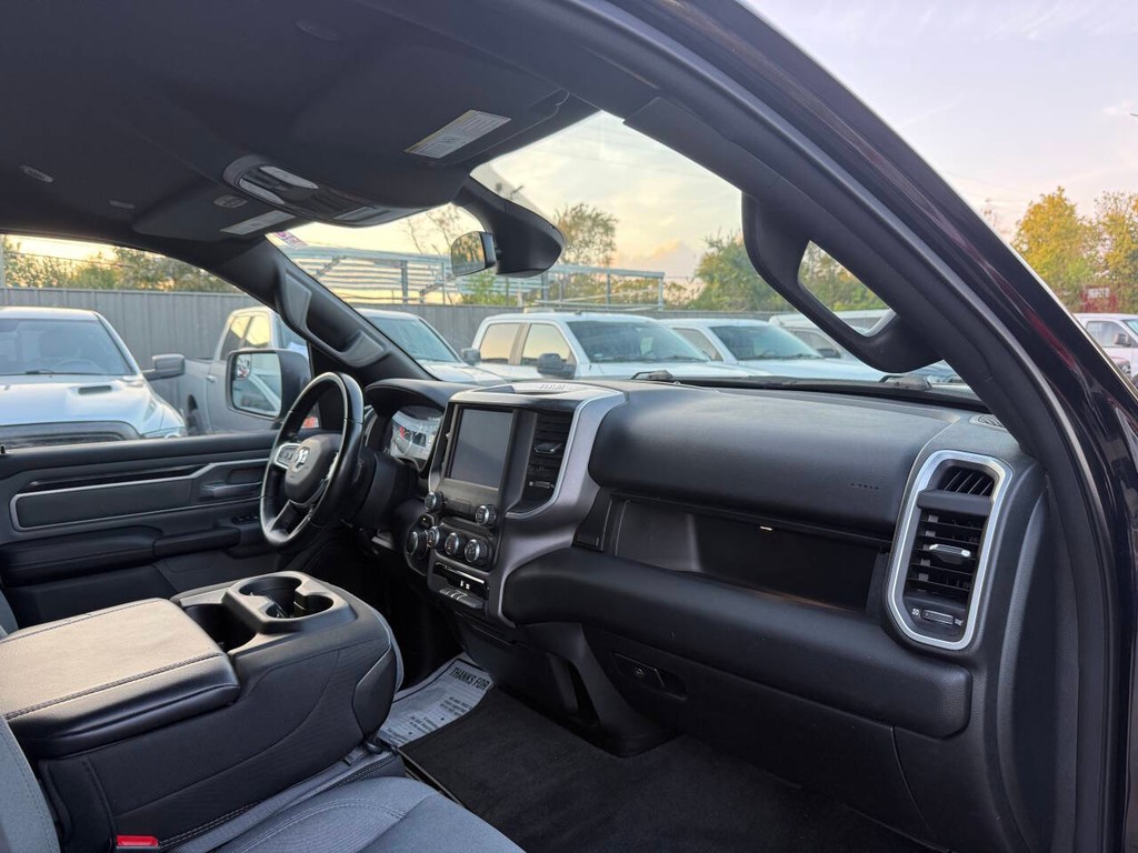 Ram 1500 Vehicle Full-screen Gallery Image 09