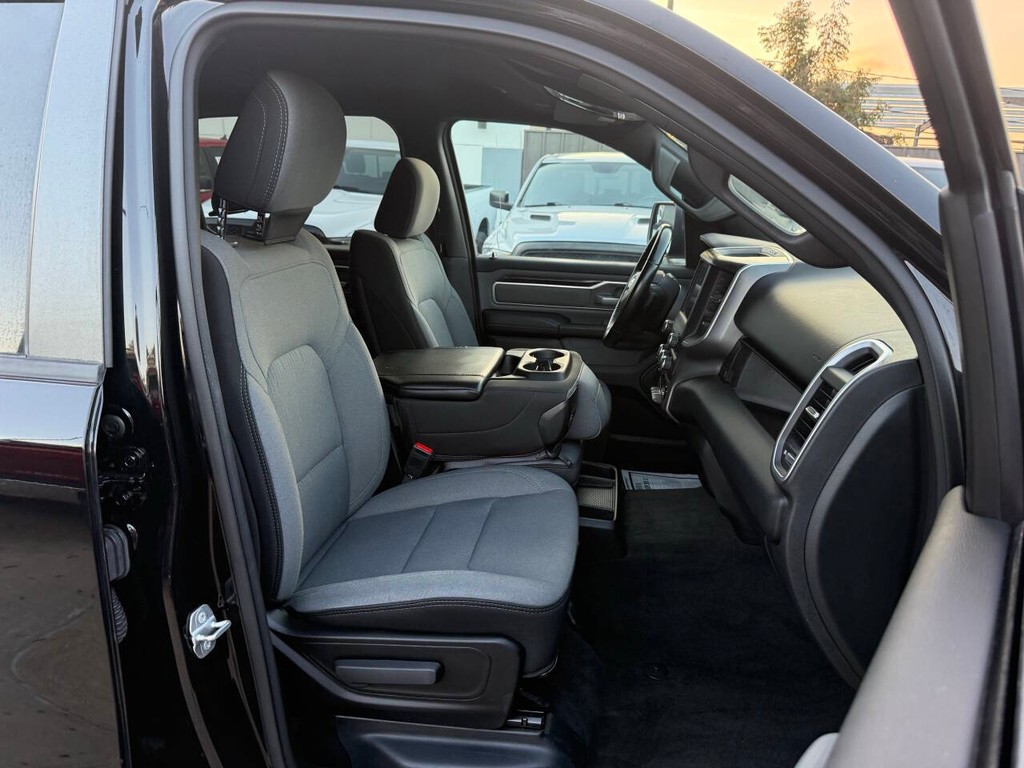 Ram 1500 Vehicle Full-screen Gallery Image 10