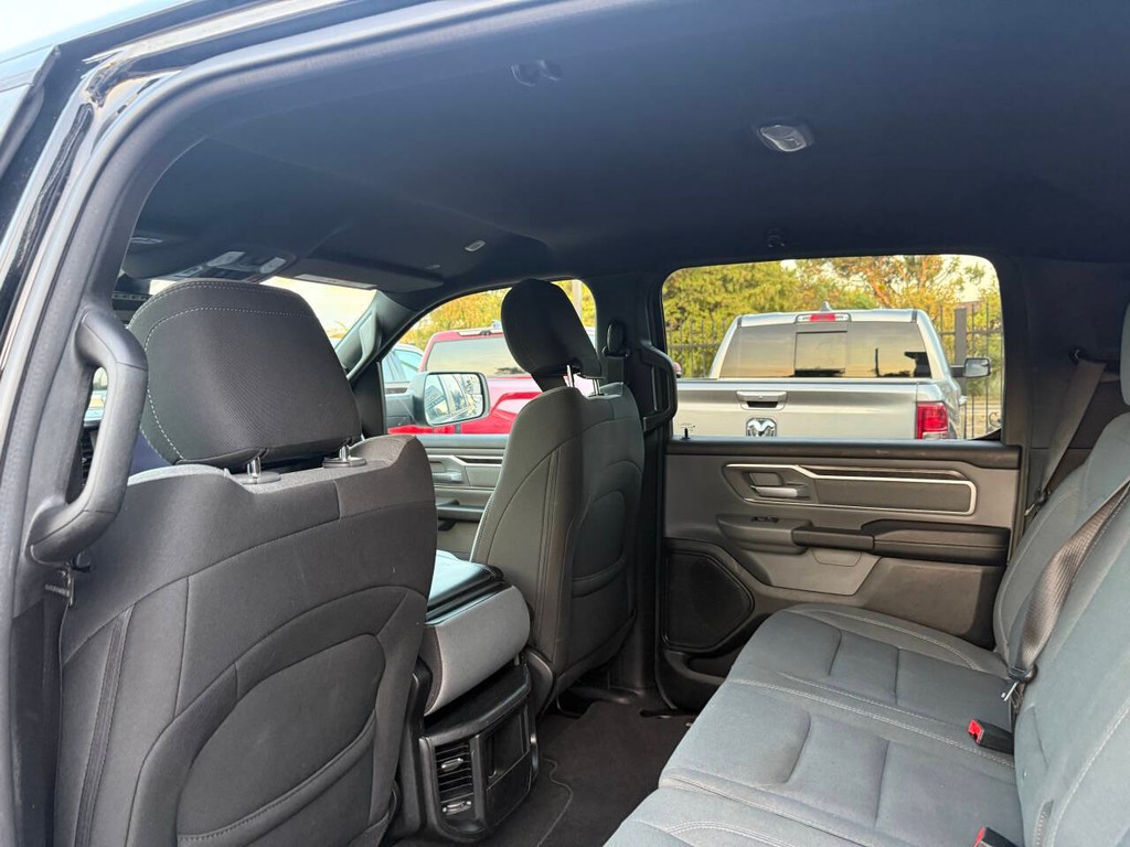 Ram 1500 Vehicle Full-screen Gallery Image 12