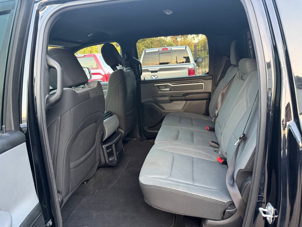 Ram 1500 Vehicle Full-screen Gallery Image 13