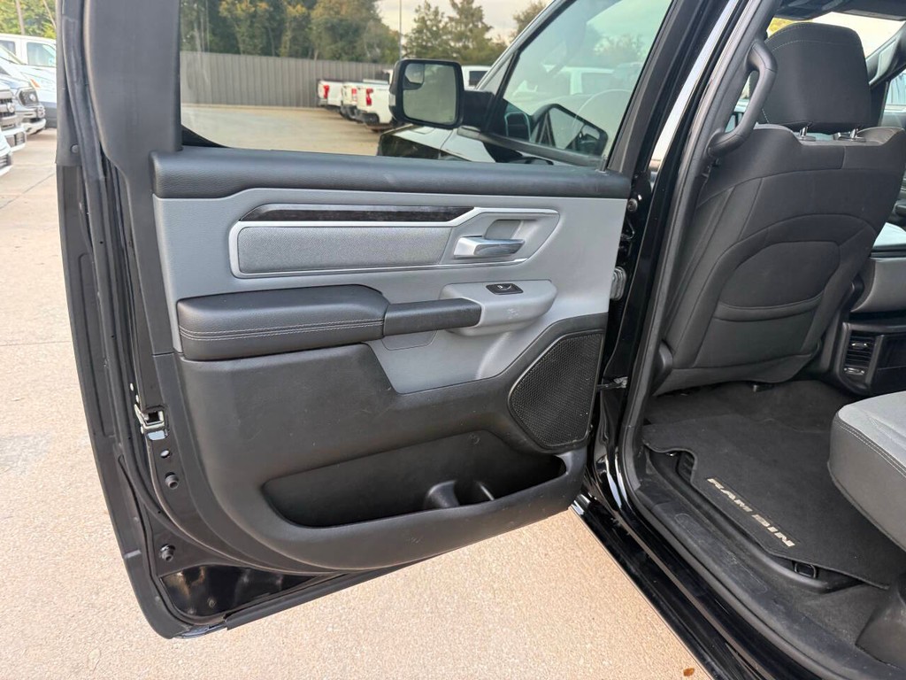 Ram 1500 Vehicle Full-screen Gallery Image 14