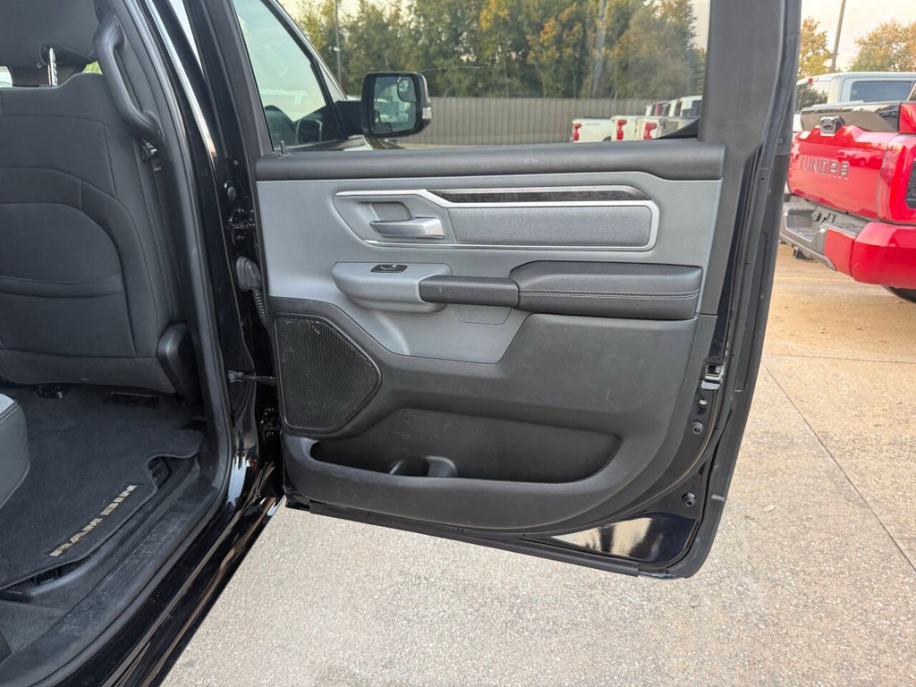 Ram 1500 Vehicle Full-screen Gallery Image 16