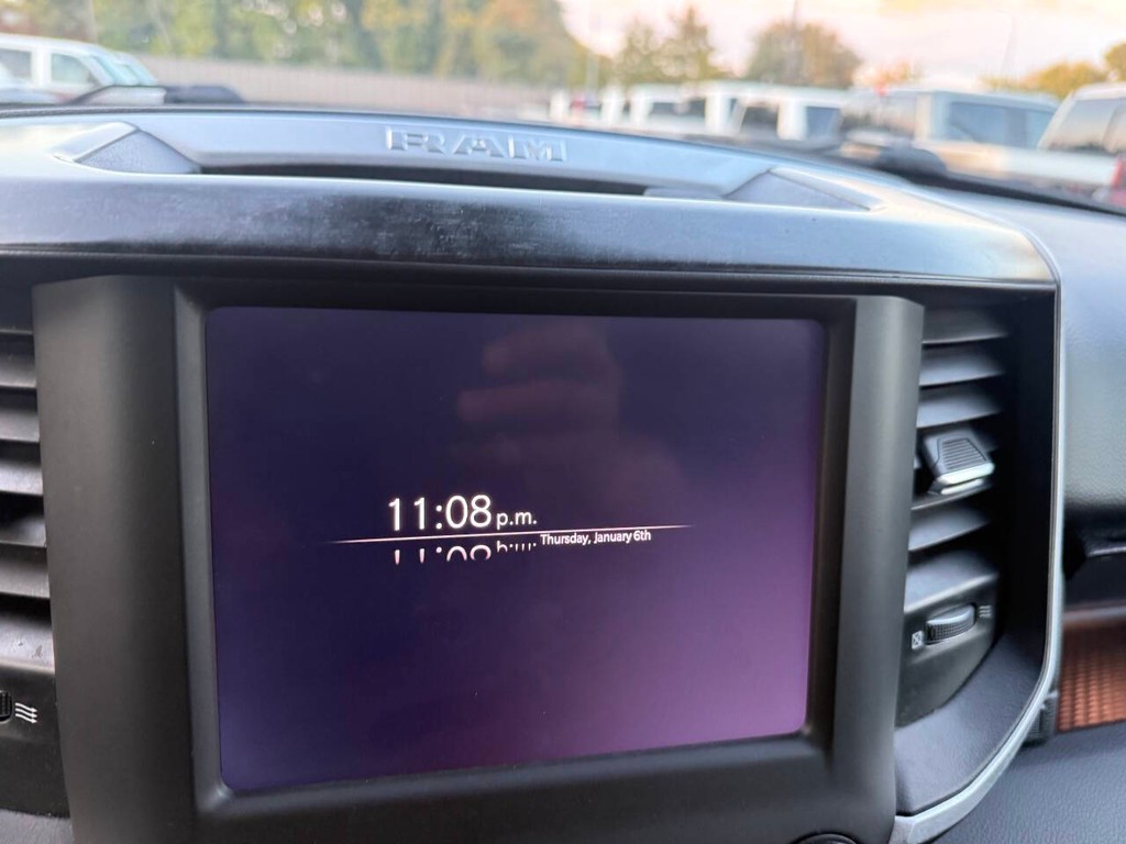 Ram 1500 Vehicle Full-screen Gallery Image 25