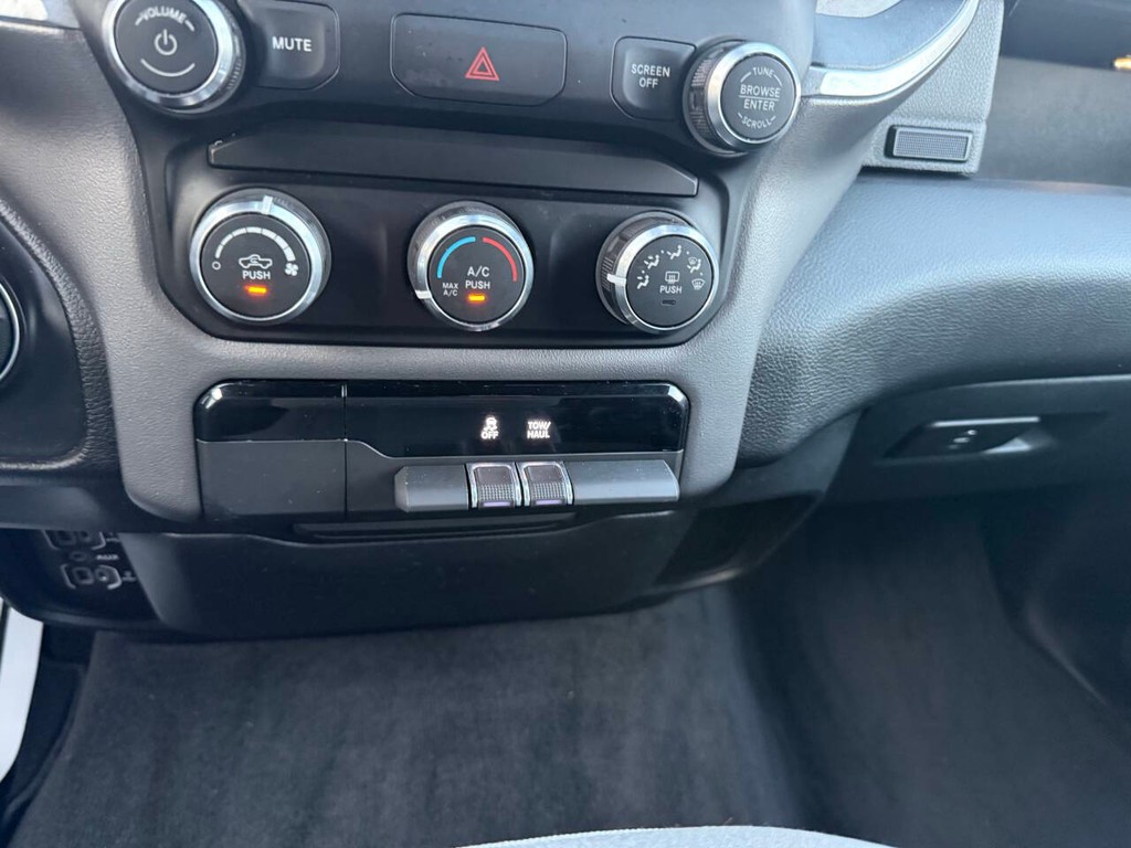 Ram 1500 Vehicle Full-screen Gallery Image 29