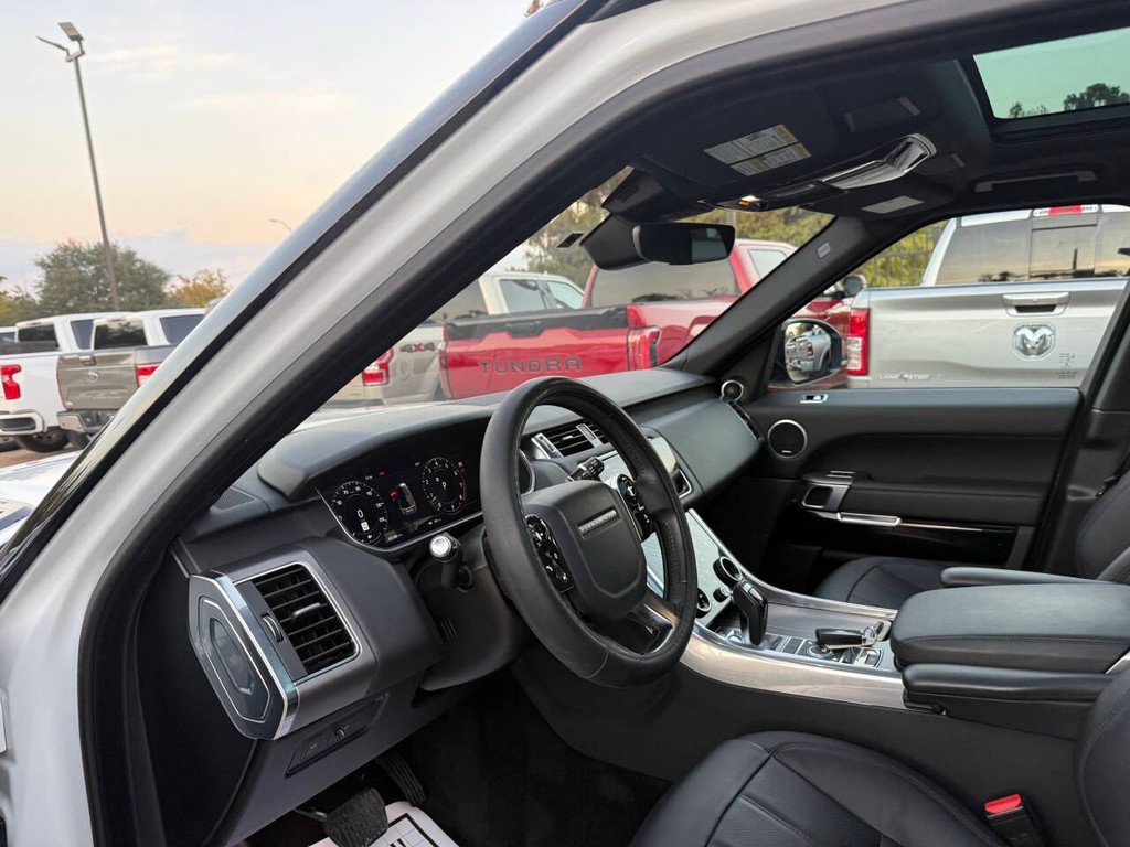 Land Rover Range Rover Sport Vehicle Full-screen Gallery Image 07