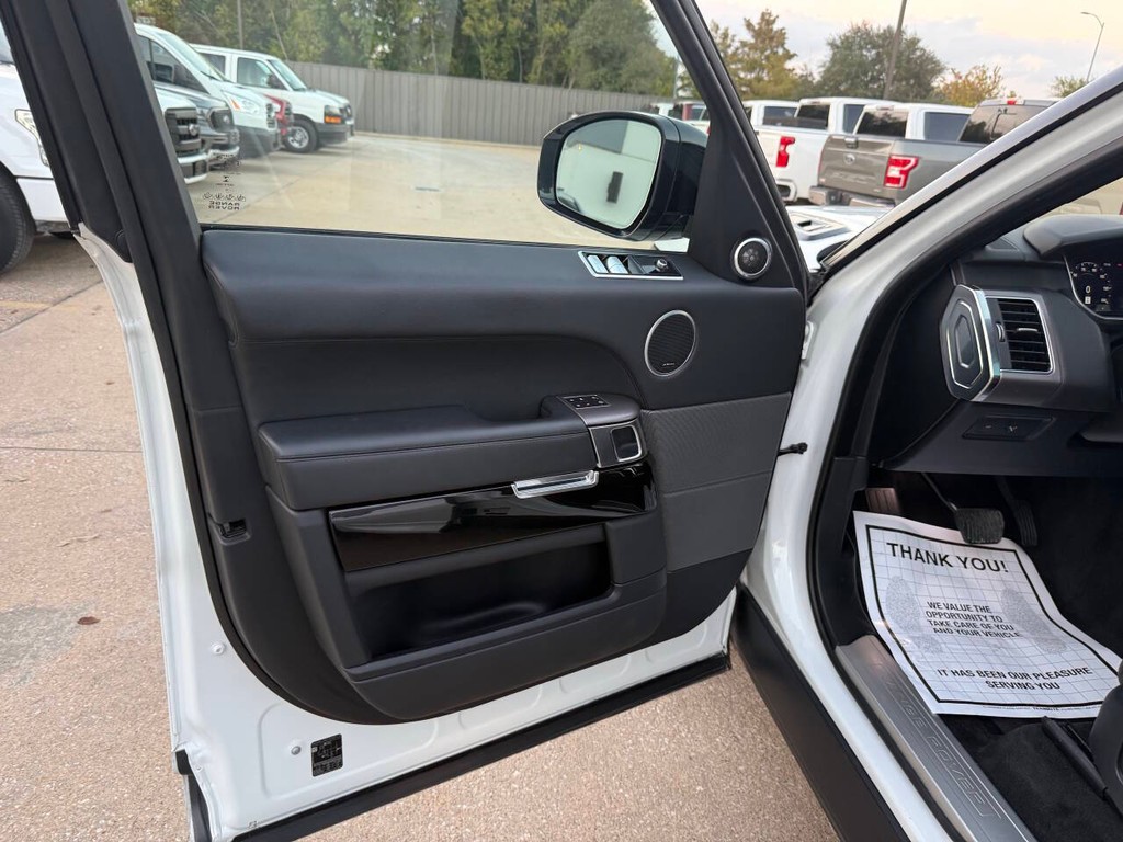 Land Rover Range Rover Sport Vehicle Full-screen Gallery Image 09