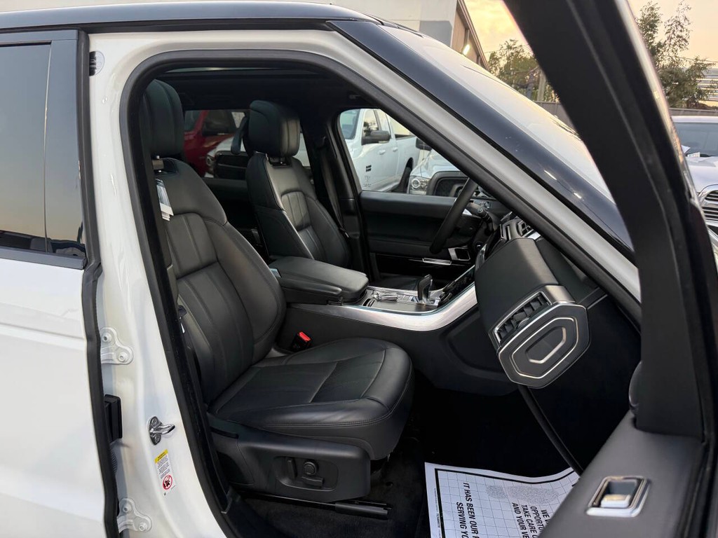 Land Rover Range Rover Sport Vehicle Full-screen Gallery Image 11