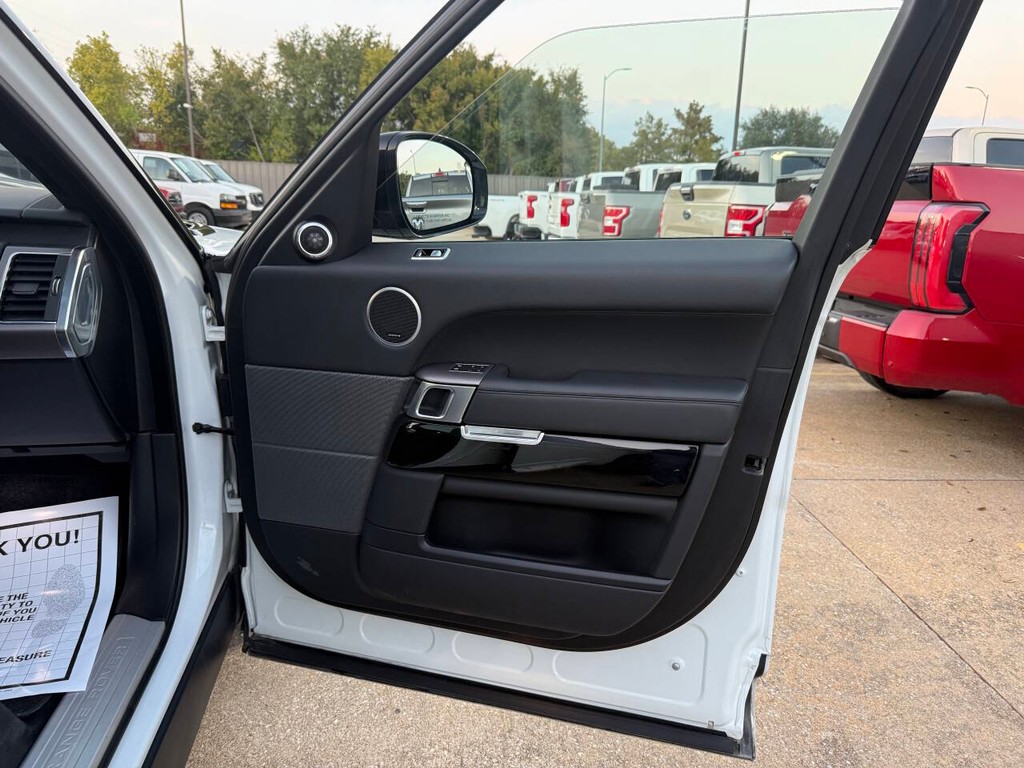 Land Rover Range Rover Sport Vehicle Full-screen Gallery Image 12