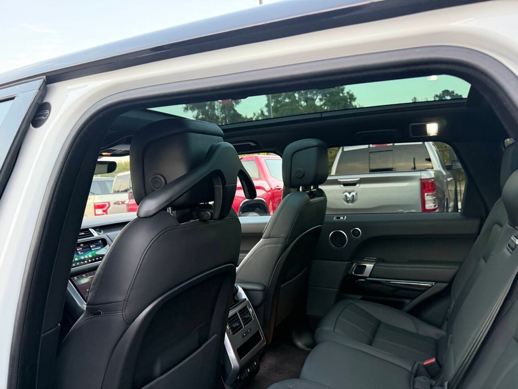 Land Rover Range Rover Sport Vehicle Full-screen Gallery Image 13