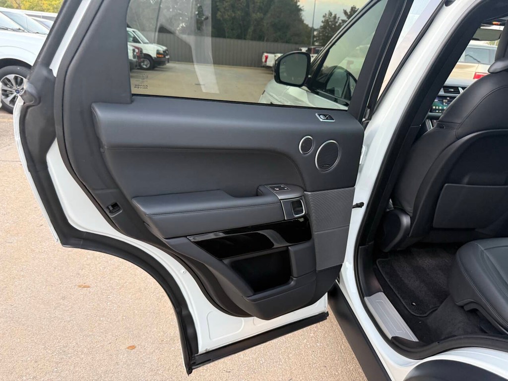 Land Rover Range Rover Sport Vehicle Full-screen Gallery Image 15