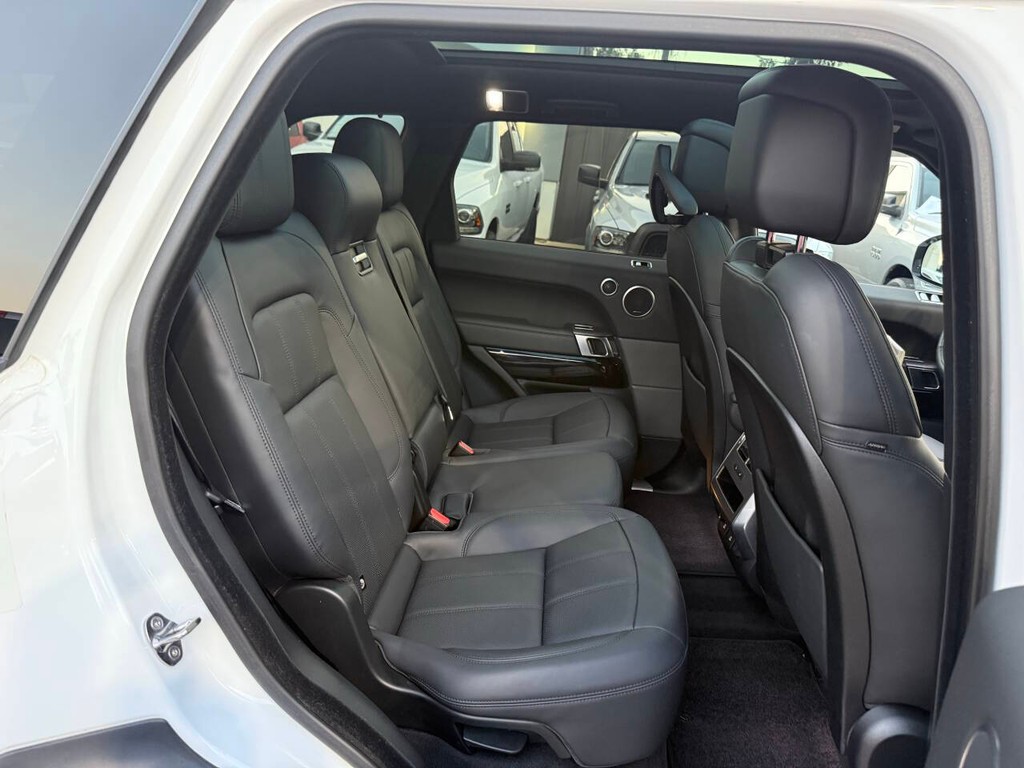 Land Rover Range Rover Sport Vehicle Full-screen Gallery Image 16