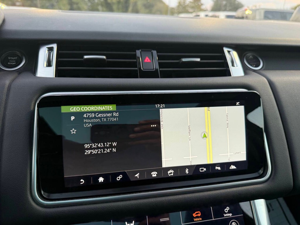 Land Rover Range Rover Sport Vehicle Full-screen Gallery Image 26