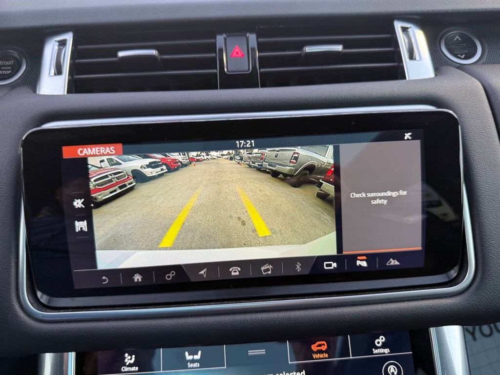 Land Rover Range Rover Sport Vehicle Full-screen Gallery Image 27