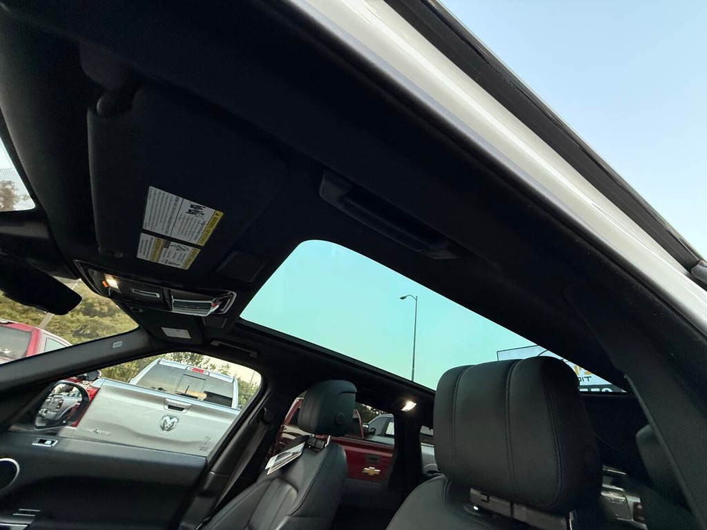 Land Rover Range Rover Sport Vehicle Full-screen Gallery Image 30