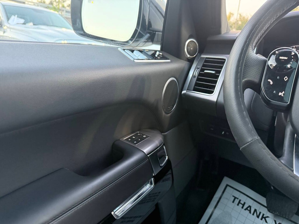 Land Rover Range Rover Sport Vehicle Full-screen Gallery Image 31