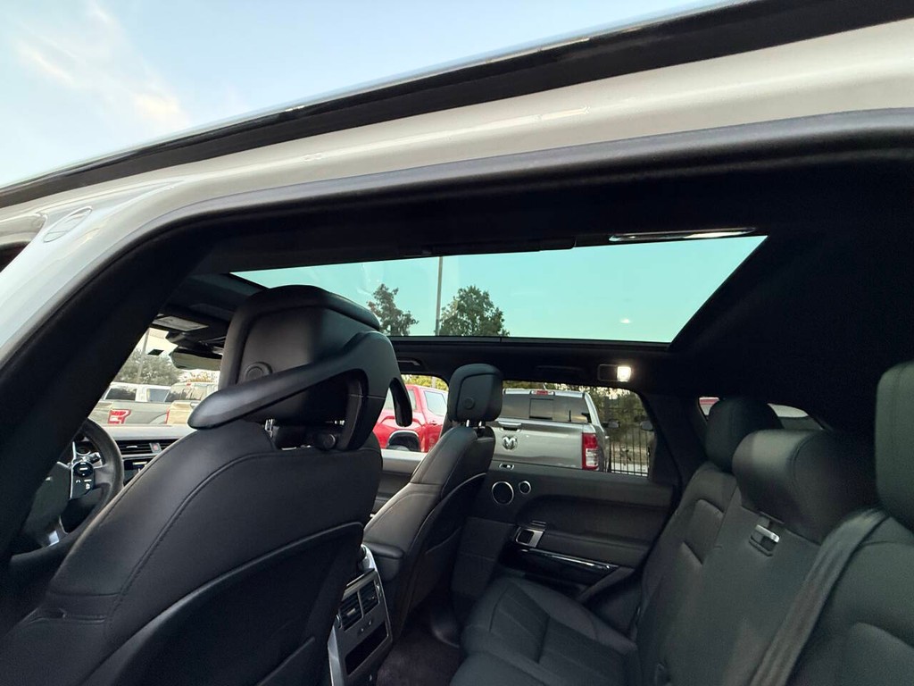 Land Rover Range Rover Sport Vehicle Full-screen Gallery Image 32