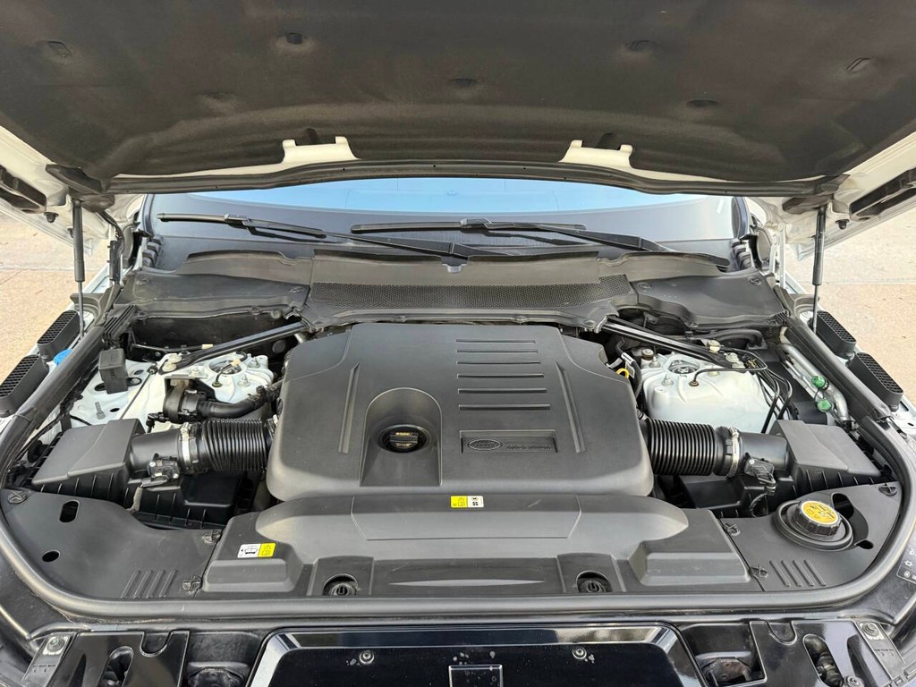 Land Rover Range Rover Sport Vehicle Full-screen Gallery Image 36