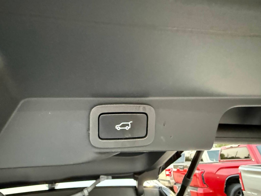 Land Rover Range Rover Sport Vehicle Full-screen Gallery Image 39