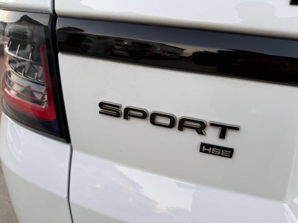 Land Rover Range Rover Sport Vehicle Full-screen Gallery Image 41