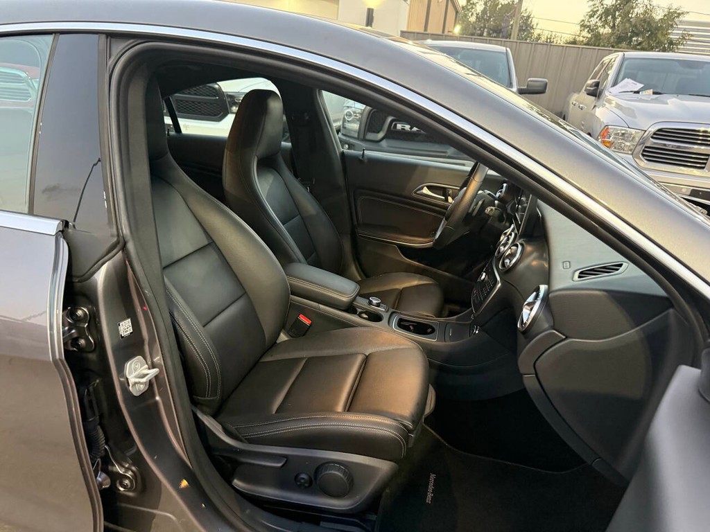 Mercedes-Benz CLA Vehicle Full-screen Gallery Image 10