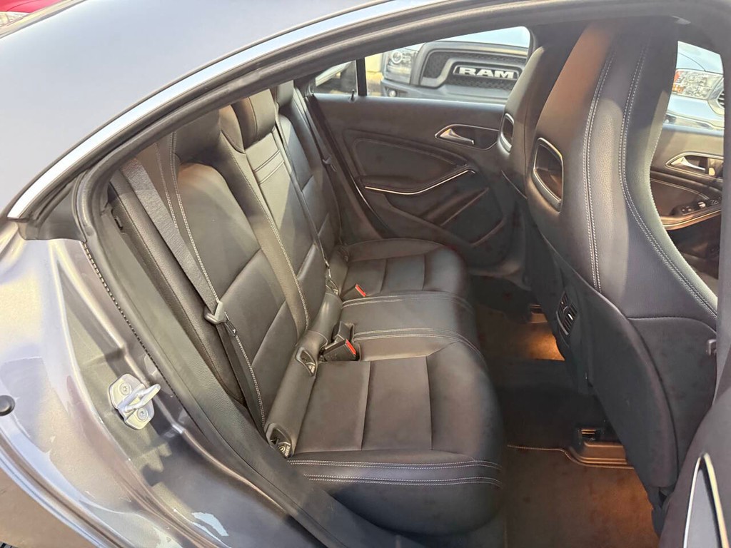 Mercedes-Benz CLA Vehicle Full-screen Gallery Image 15