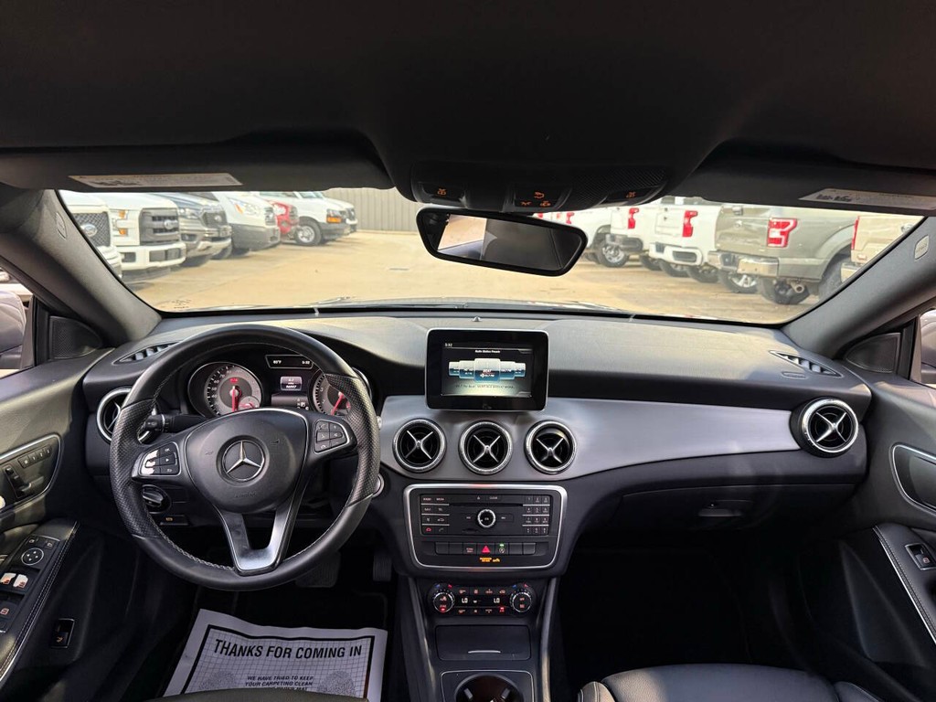 Mercedes-Benz CLA Vehicle Full-screen Gallery Image 17