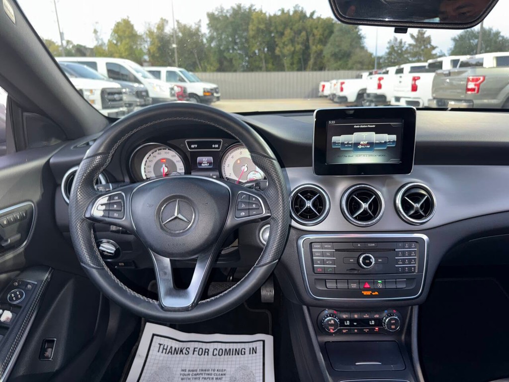 Mercedes-Benz CLA Vehicle Full-screen Gallery Image 21