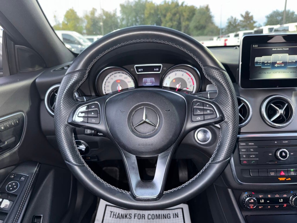 Mercedes-Benz CLA Vehicle Full-screen Gallery Image 22