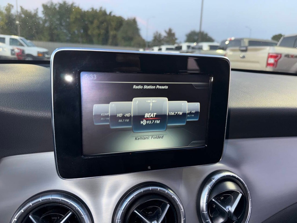 Mercedes-Benz CLA Vehicle Full-screen Gallery Image 25