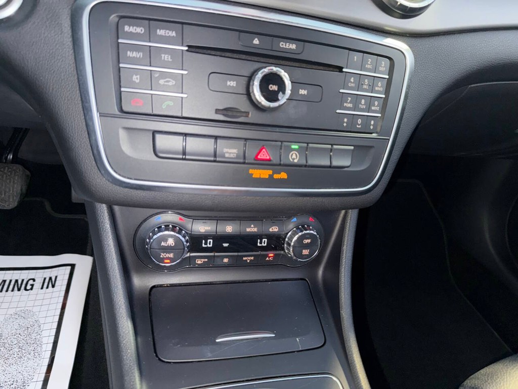 Mercedes-Benz CLA Vehicle Full-screen Gallery Image 28