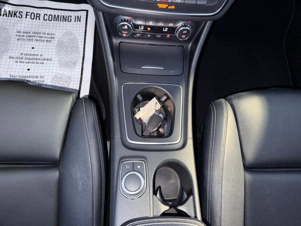 Mercedes-Benz CLA Vehicle Full-screen Gallery Image 29