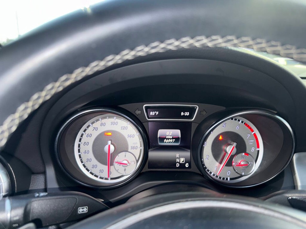 Mercedes-Benz CLA Vehicle Full-screen Gallery Image 31