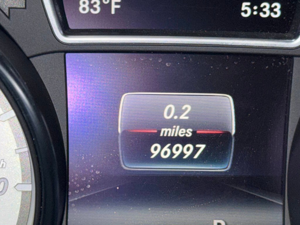 Mercedes-Benz CLA Vehicle Full-screen Gallery Image 32