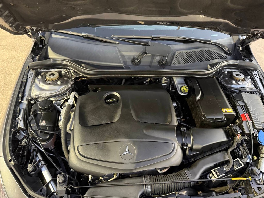 Mercedes-Benz CLA Vehicle Full-screen Gallery Image 34