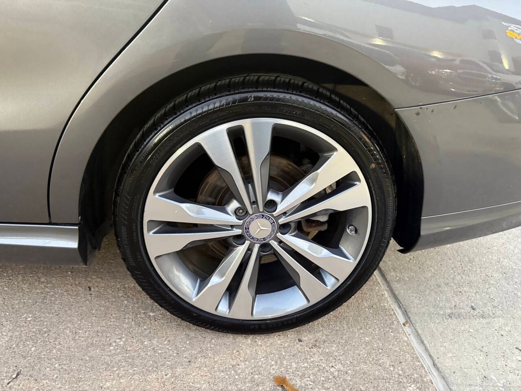 Mercedes-Benz CLA Vehicle Full-screen Gallery Image 35