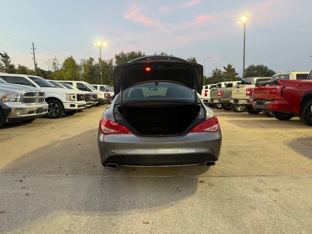 Mercedes-Benz CLA Vehicle Full-screen Gallery Image 36