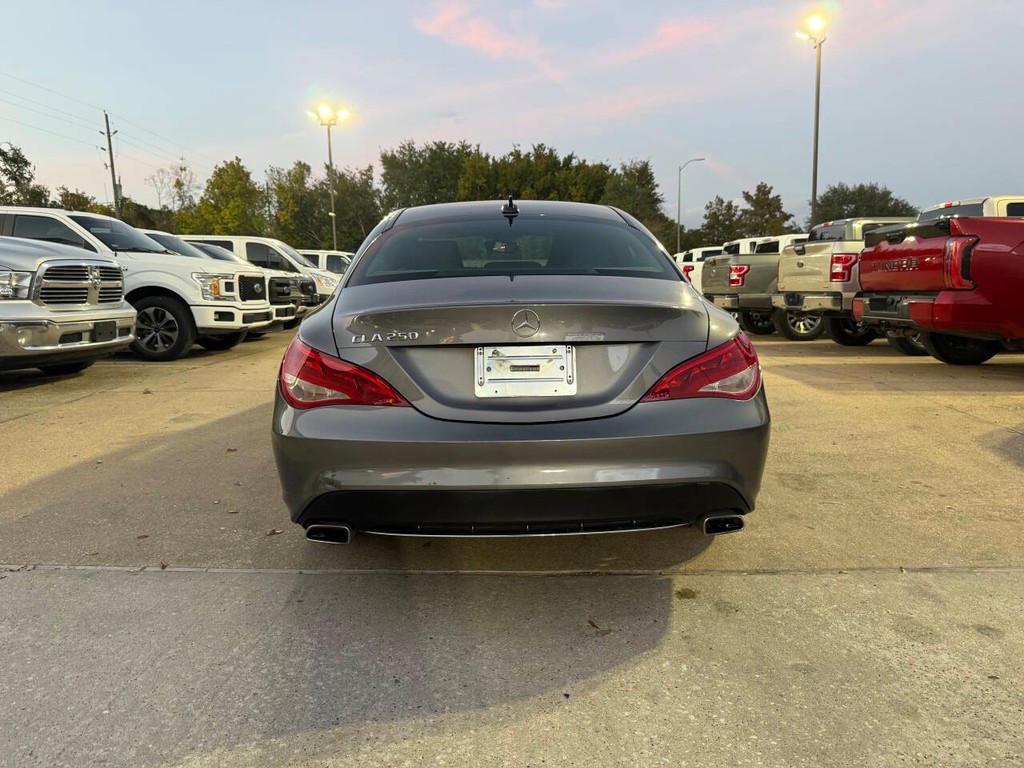 Mercedes-Benz CLA Vehicle Full-screen Gallery Image 37