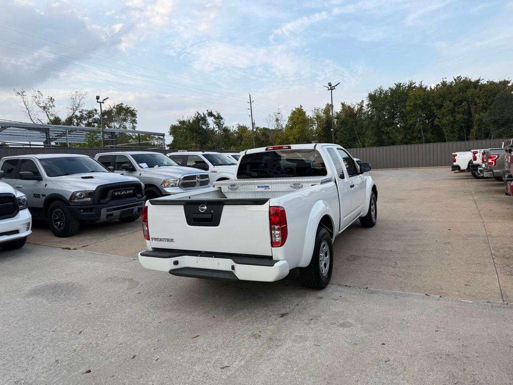 Nissan Frontier Vehicle Full-screen Gallery Image 05