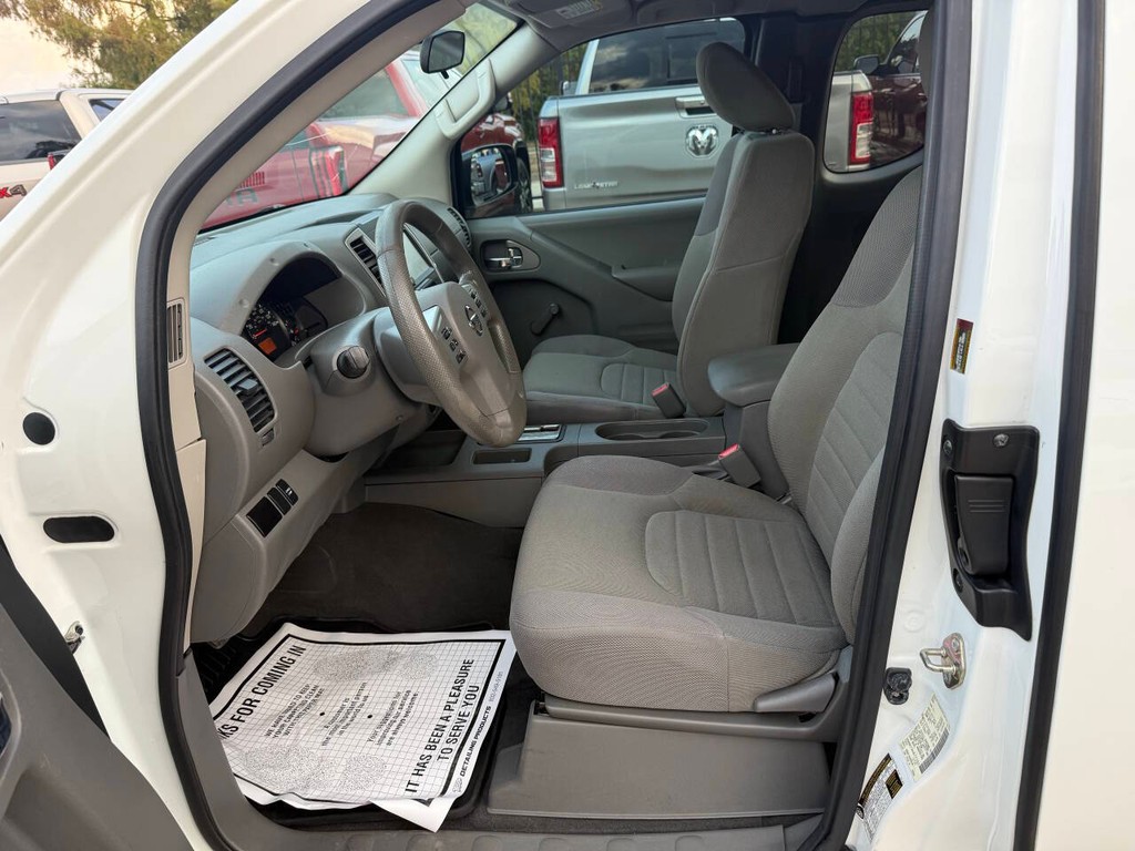 Nissan Frontier Vehicle Full-screen Gallery Image 07