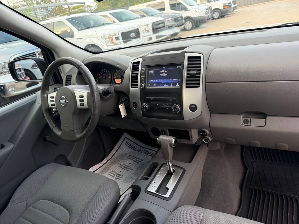 Nissan Frontier Vehicle Full-screen Gallery Image 16