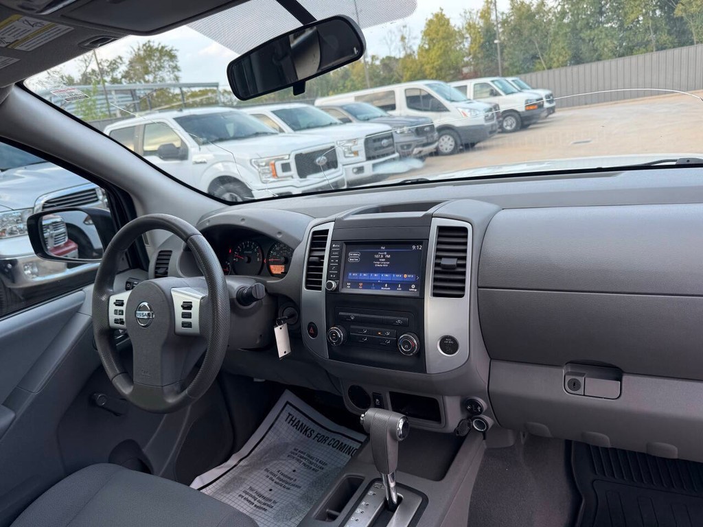 Nissan Frontier Vehicle Full-screen Gallery Image 17