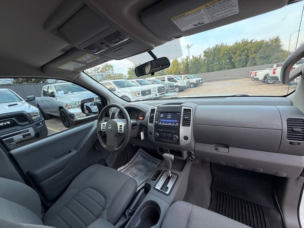 Nissan Frontier Vehicle Full-screen Gallery Image 18