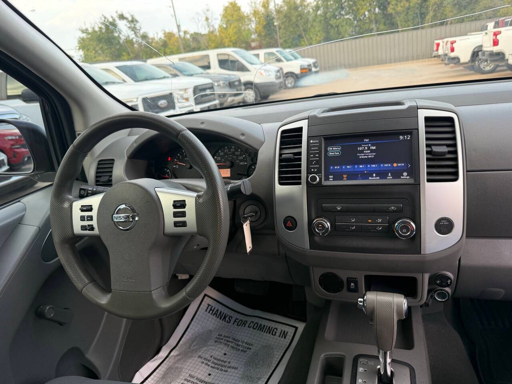 Nissan Frontier Vehicle Full-screen Gallery Image 19