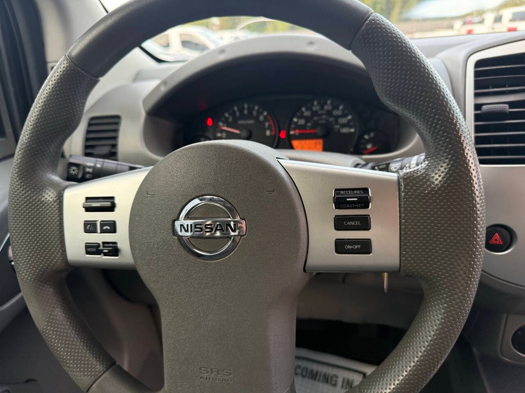 Nissan Frontier Vehicle Full-screen Gallery Image 21