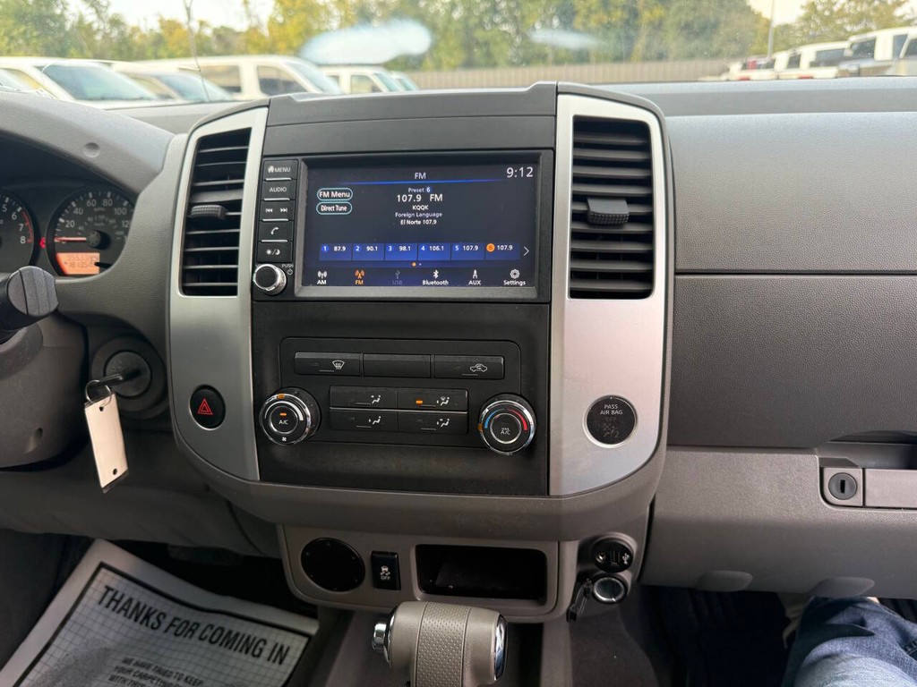 Nissan Frontier Vehicle Full-screen Gallery Image 22