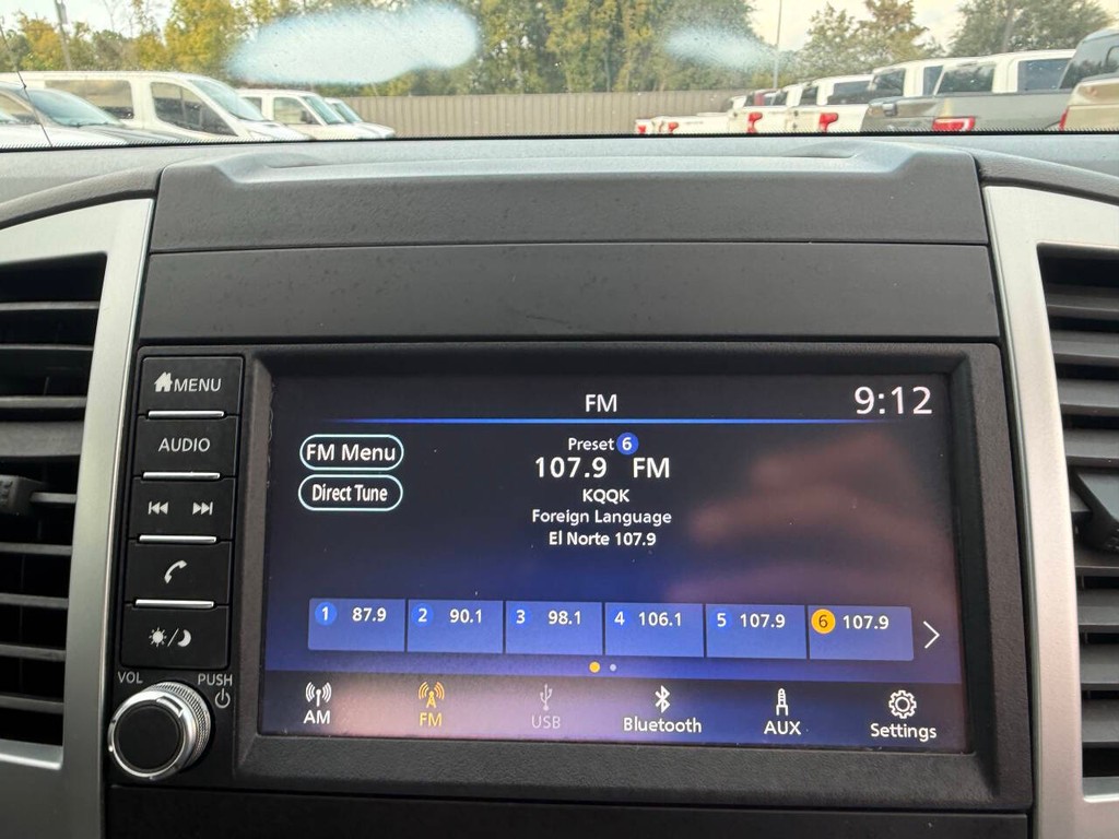 Nissan Frontier Vehicle Full-screen Gallery Image 23